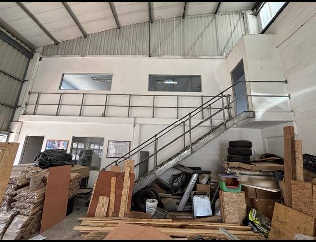 325M² WAREHOUSE TO LET IN AIRPORT INDUSTRIA